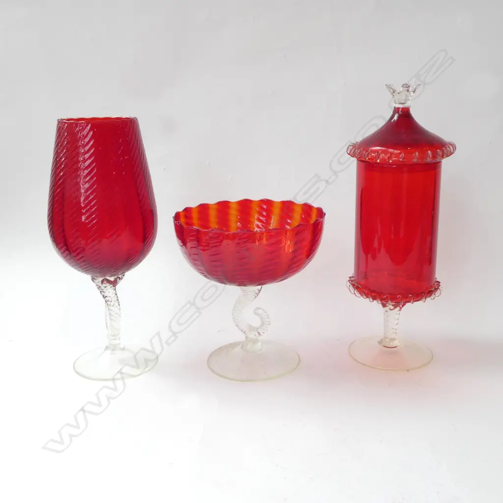 3 RED VENETIAN GLASS VASES (1 LIDDED) H.370mm Image 1++
