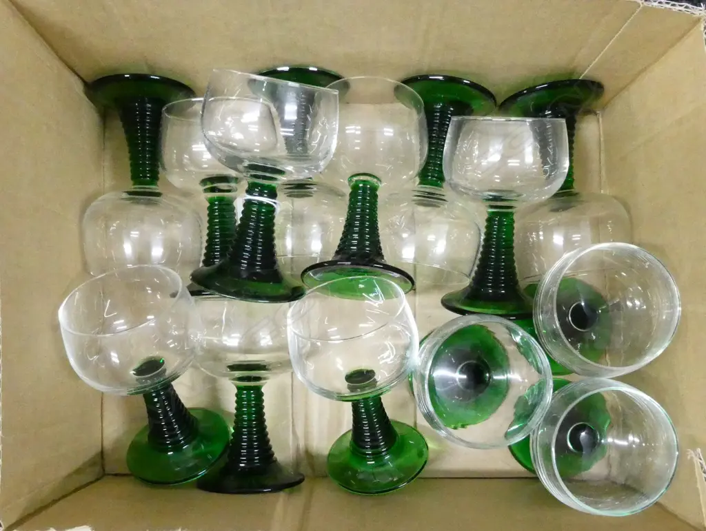 14 GREEN STEM WINE GLASSES H.110mm Image 1++