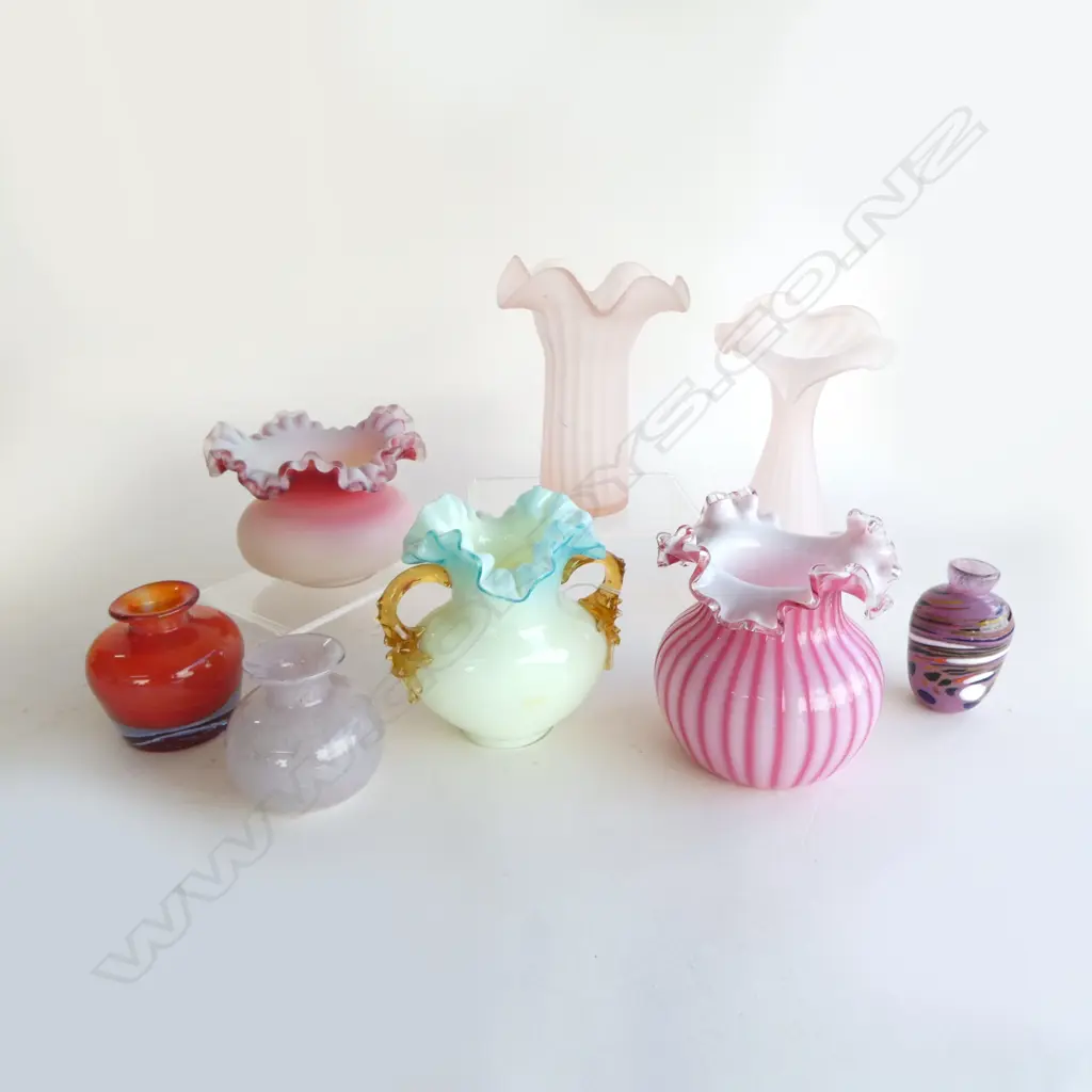 8 ART GLASS VASES H.195mm Image 1++