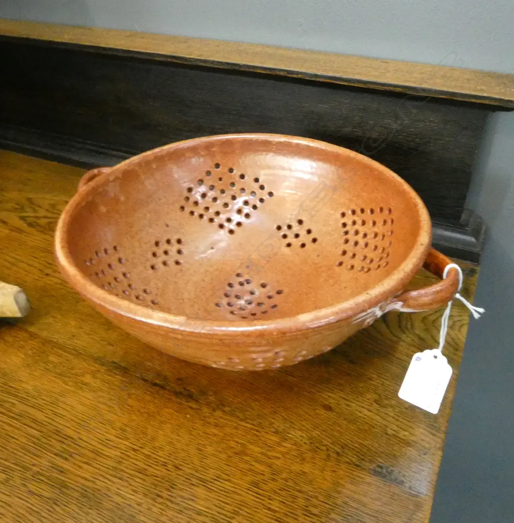 STUDIO POTTERY COLANDER 225mm dia Image 1++
