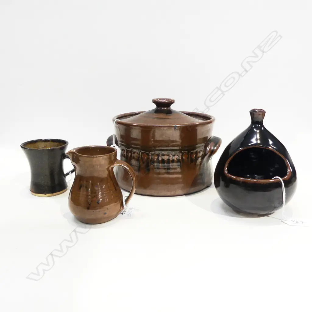 WARREN TIPPET TENMOKU GLAZED CASSEROLE DISH, DORIS DUTCH TENMOKU GLAZED SALT PIG & JUG w. GRAEME STORM CUP, LGST H.150mm Image 1++