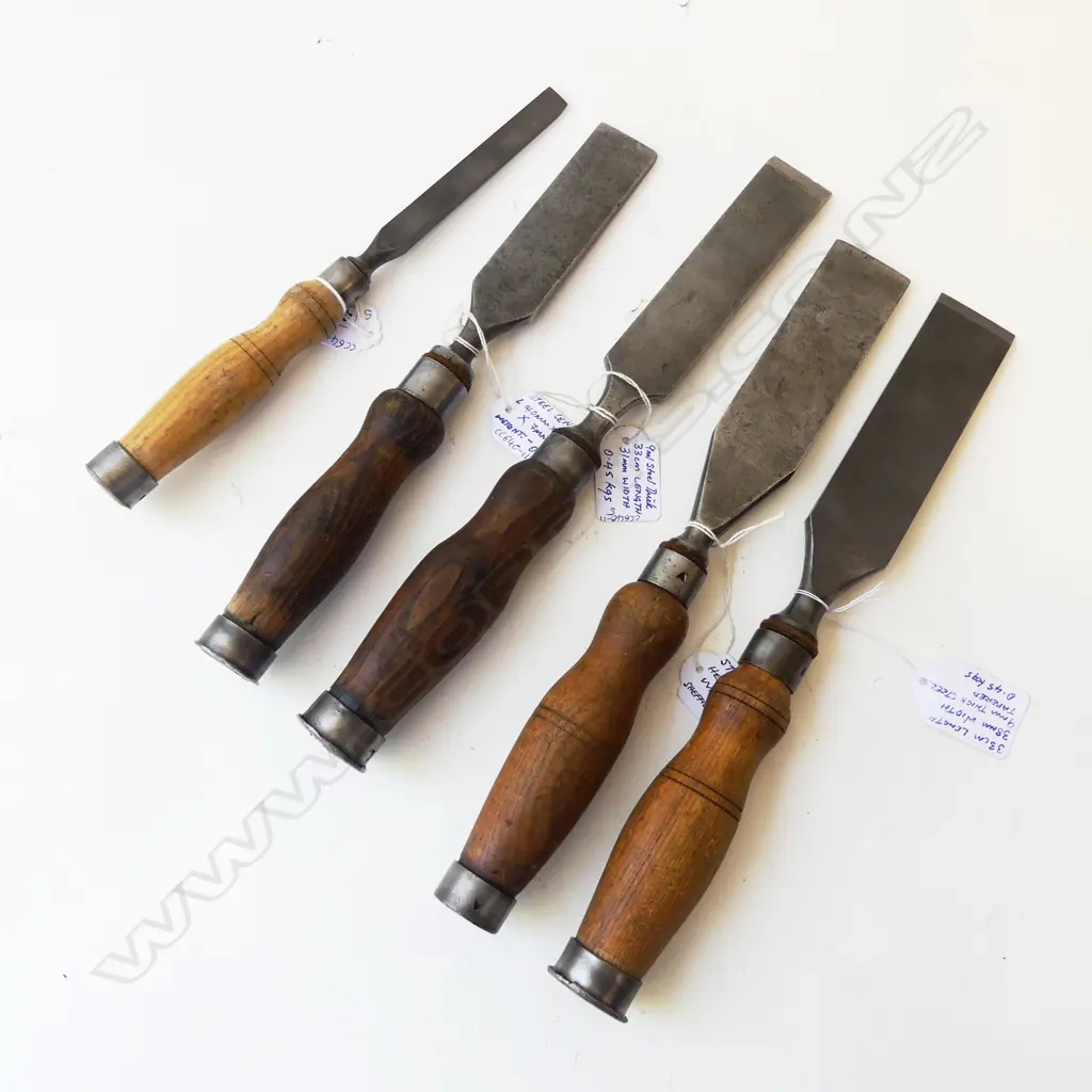 5 VINTAGE ENGLISH MAKE CHISELS; STOMONTE, ROBERT SORBY, TITAN, etc  Image 1++