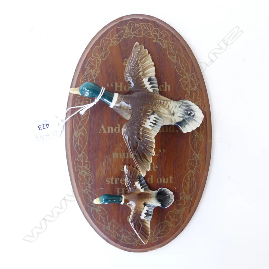 2 CERAMIC WALL DUCKS ON OVAL PLAQUE H.255mm Image 1++