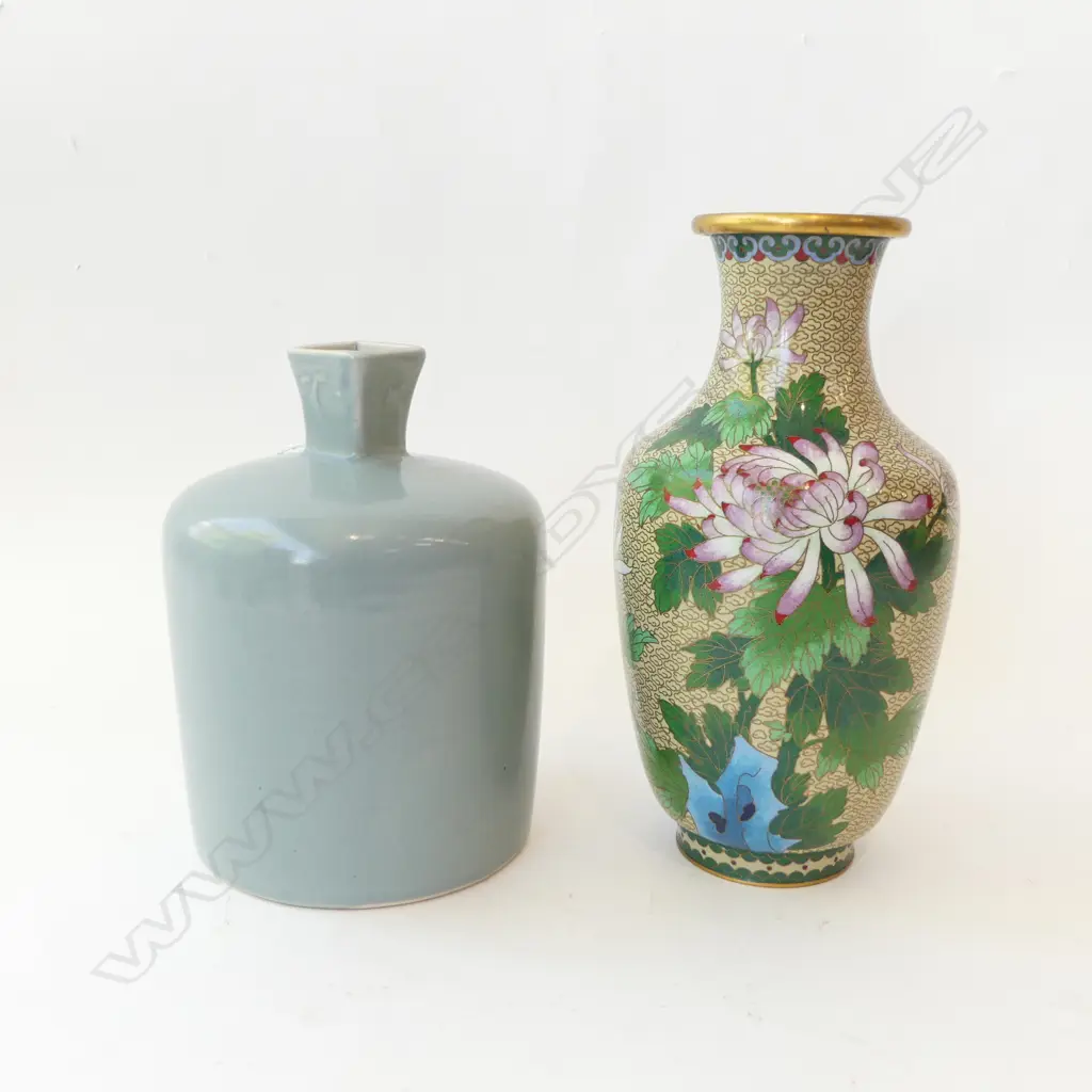 2 ORIENTAL VASES; CLOISONNE H.255mm & CELADON Image 1++