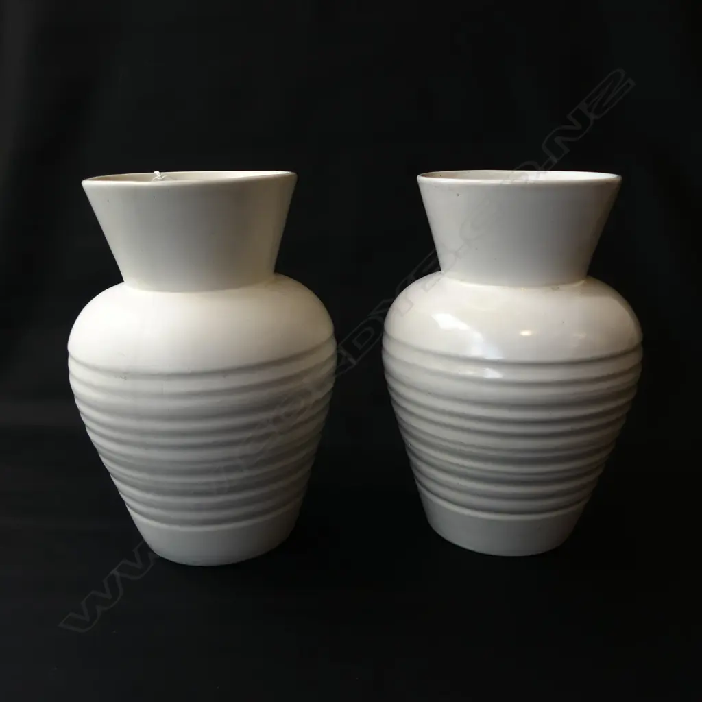 PR WHITE GLAZE POTTERY VASES H.250mm Image 1++