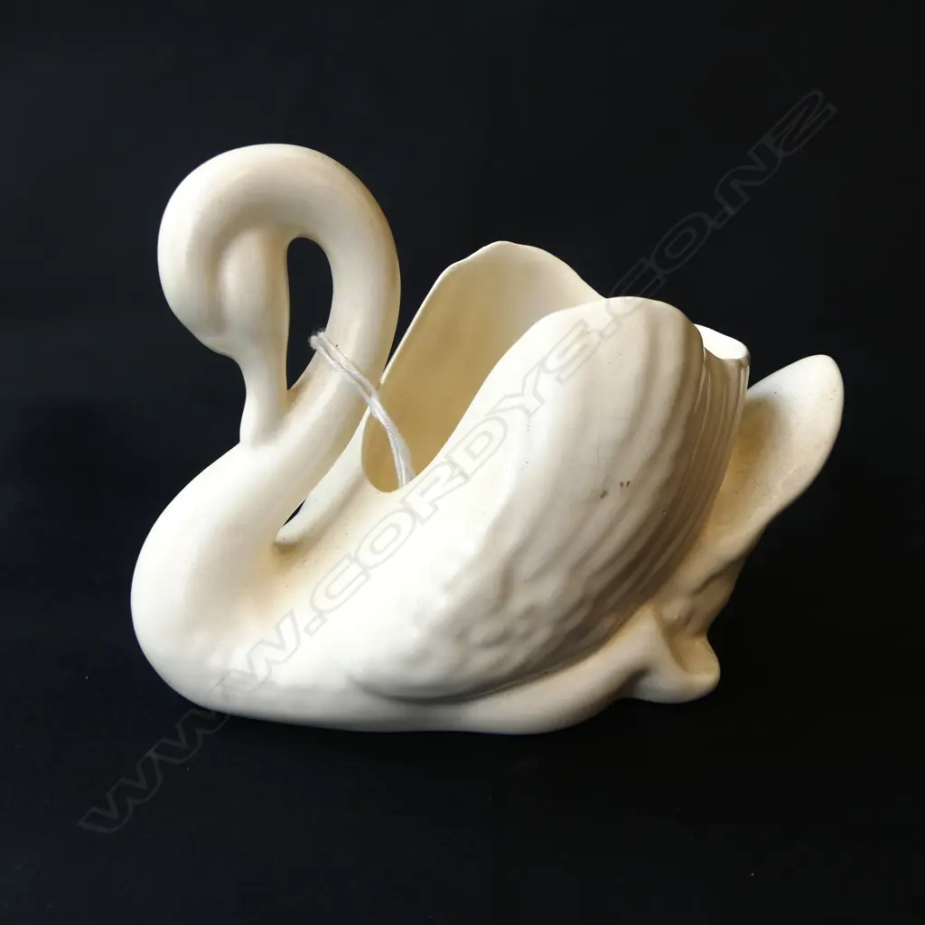 CROWN  LYNN WHITE CHINA SWAN SMALL SIZE L150MM Image 1++