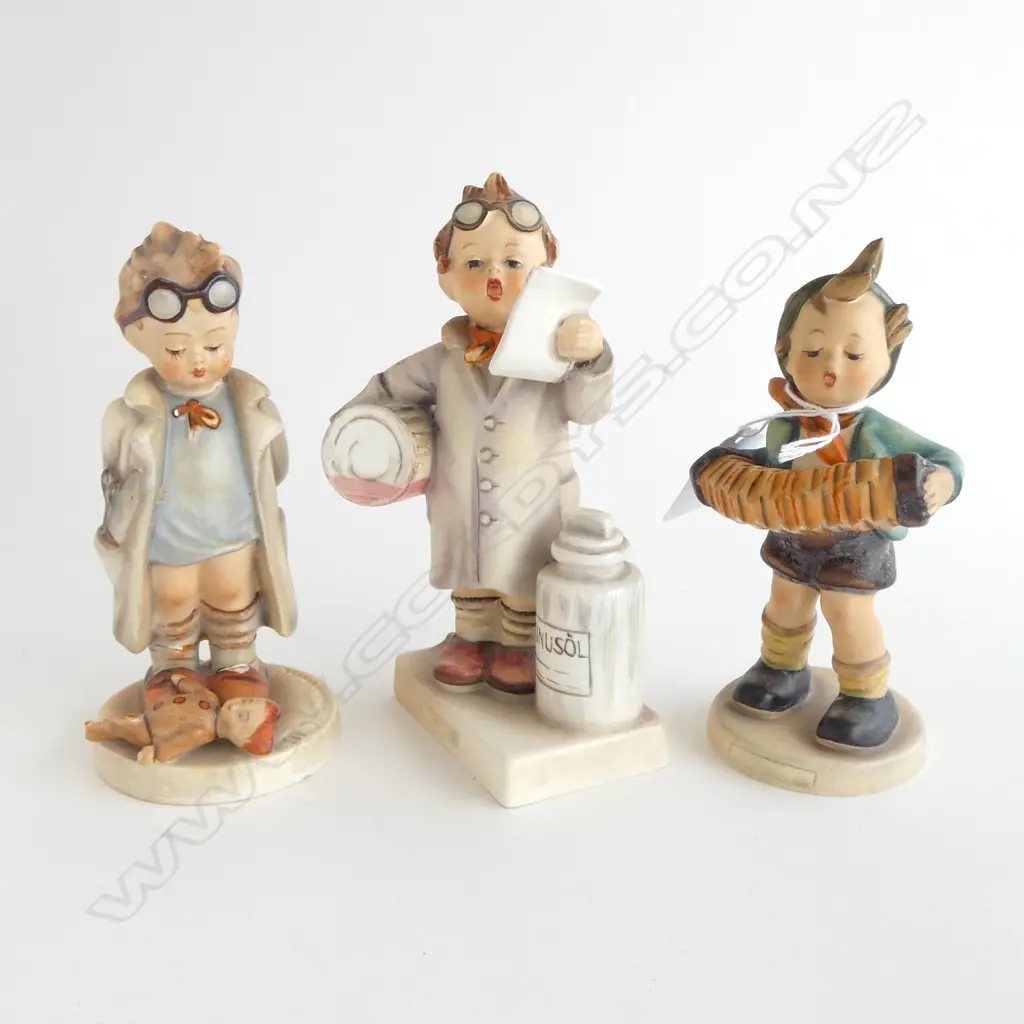 3 HUMMEL YOUNG BOY FIGURES: 2 REPAIRED  Image 1++