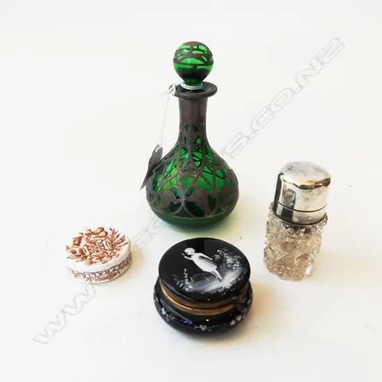 4 PCES; 3 ANTIQUE GLASS CONTAINERS H.125mm + SNUFF BOTTLE (NO LID)