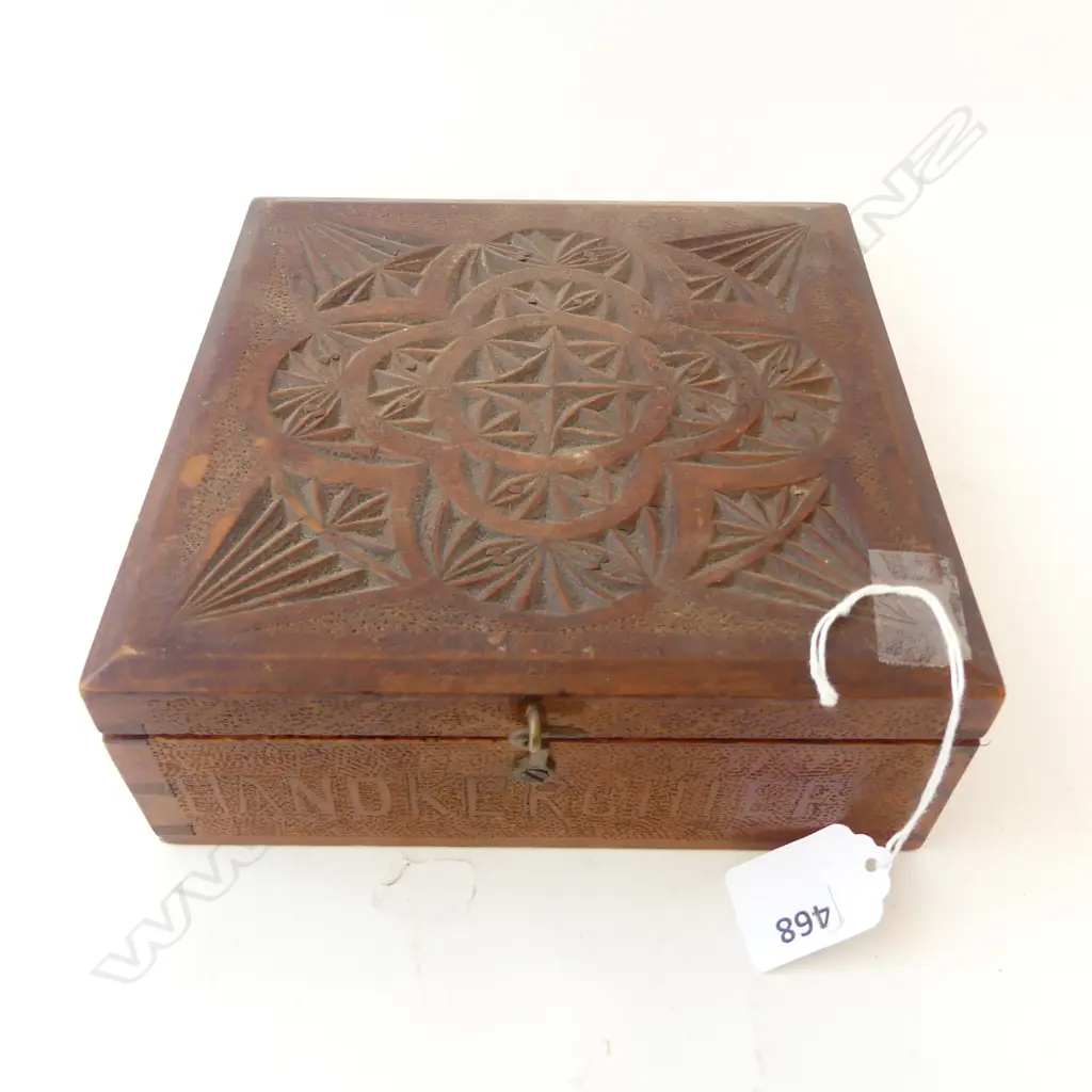 VINTAGE CHIP ART BOX L170MM & CONTENTS BEAD NECKLACES Image 1++
