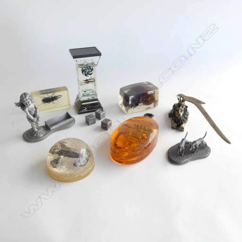 SMALL CONTAINER  WITH PERSPEX ENCASED SCORPION  L110MM BUGS METAL ANIMALS ETC Image 1++
