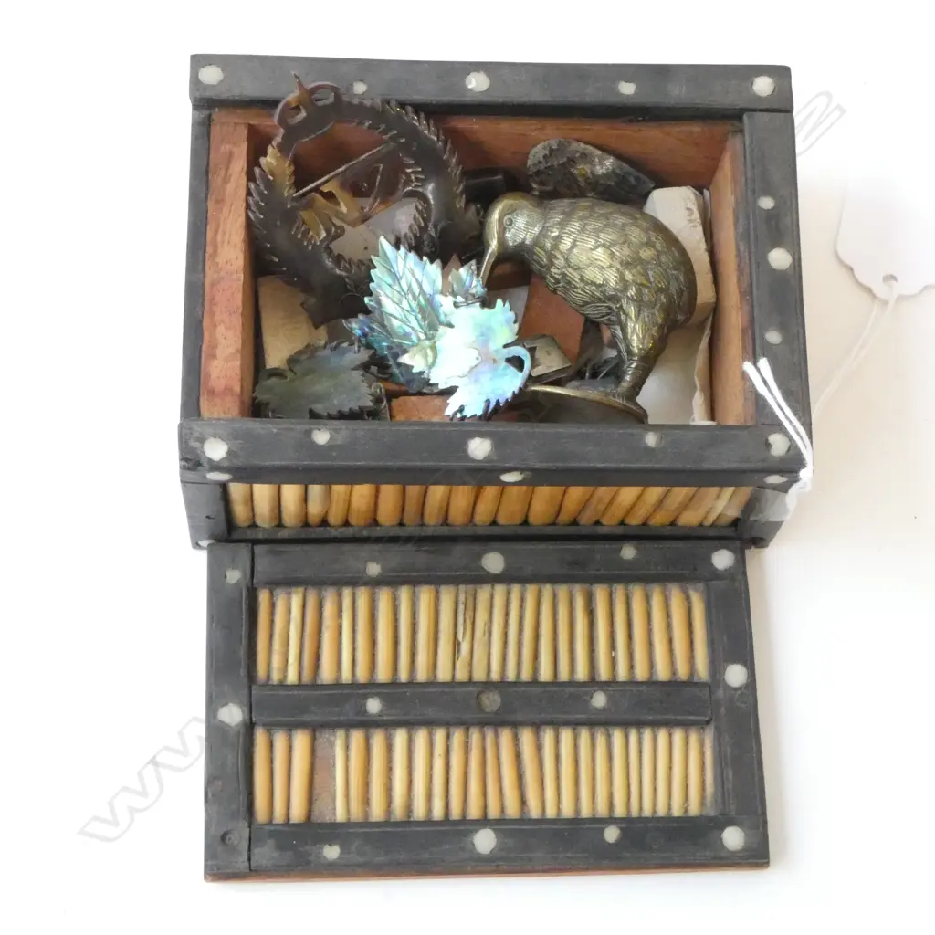 SML QUILL BOX W.115mm w. LUKE ADAMS MINI BRICKS, PAUA JEWELLERY, BRASS KIWI, NZ BADGE Image 1++
