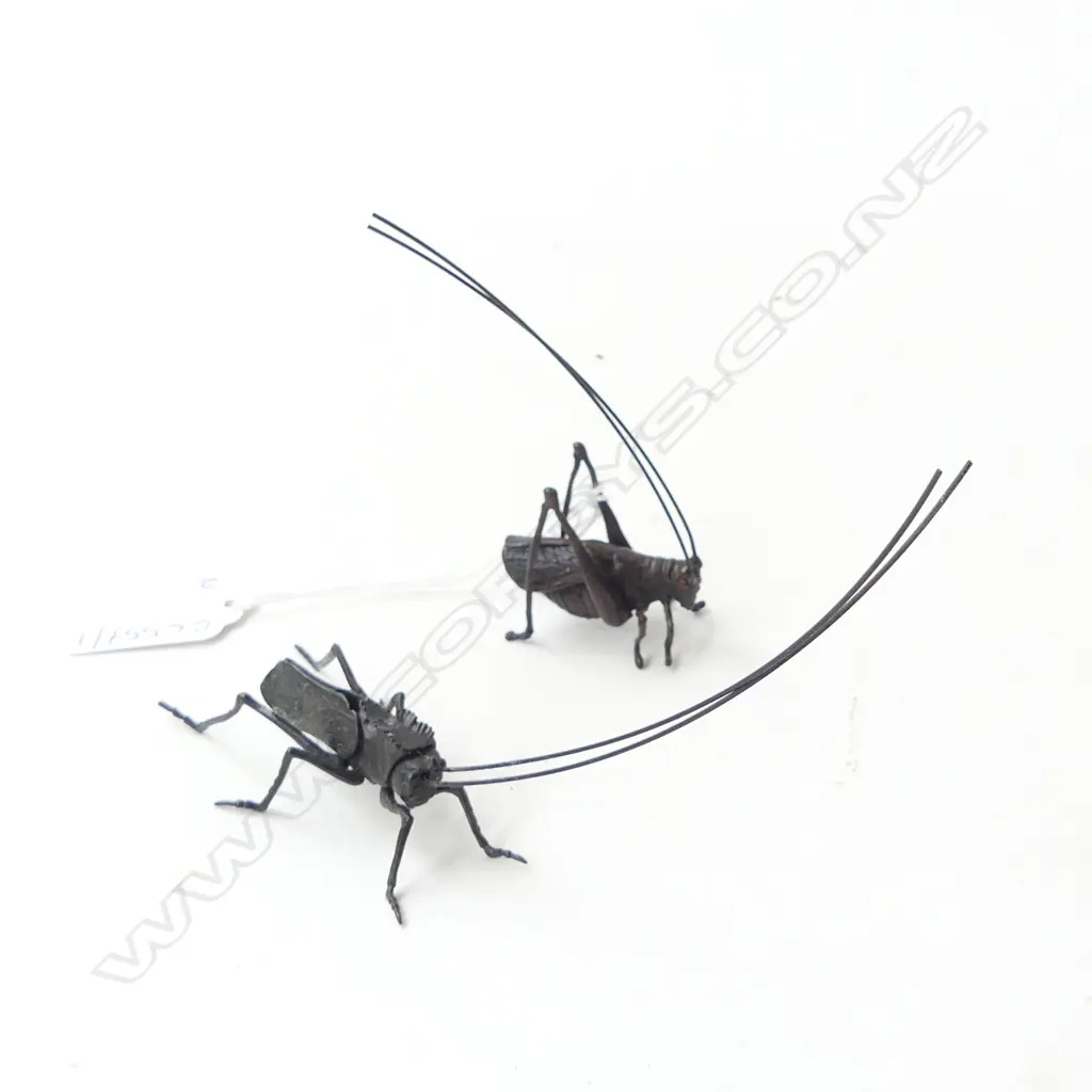 1 ARTICULATED BRONZED METAL CRICKET w. WETA H.90mm Image 1++