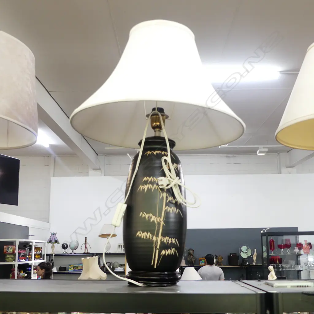 TABLE LAMP; ORIENTAL CERAMIC BASE, SILK SHADE H.700mm Image 1++