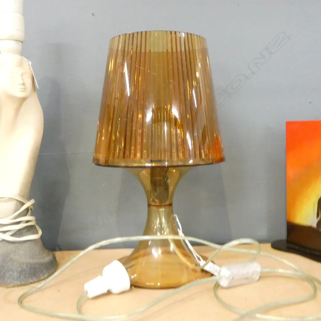 MODERN ACRYLIC TABLE LAMP H.310mm Image 1++