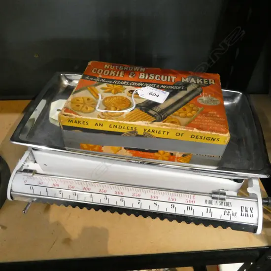 VINTAGE SET OF SWEDISH SCALES w. BOXED 'NUTBROWN' COOKIE & BISCUIT MAKER 300x200x90mm