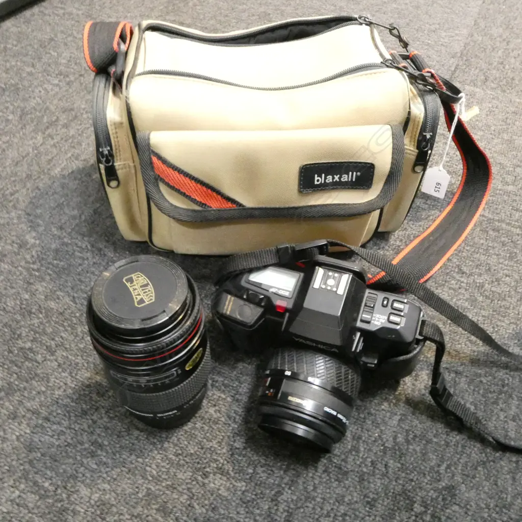 YASHICA 200-AF CAMERA + LENS IN CARRY BAG Image 1++