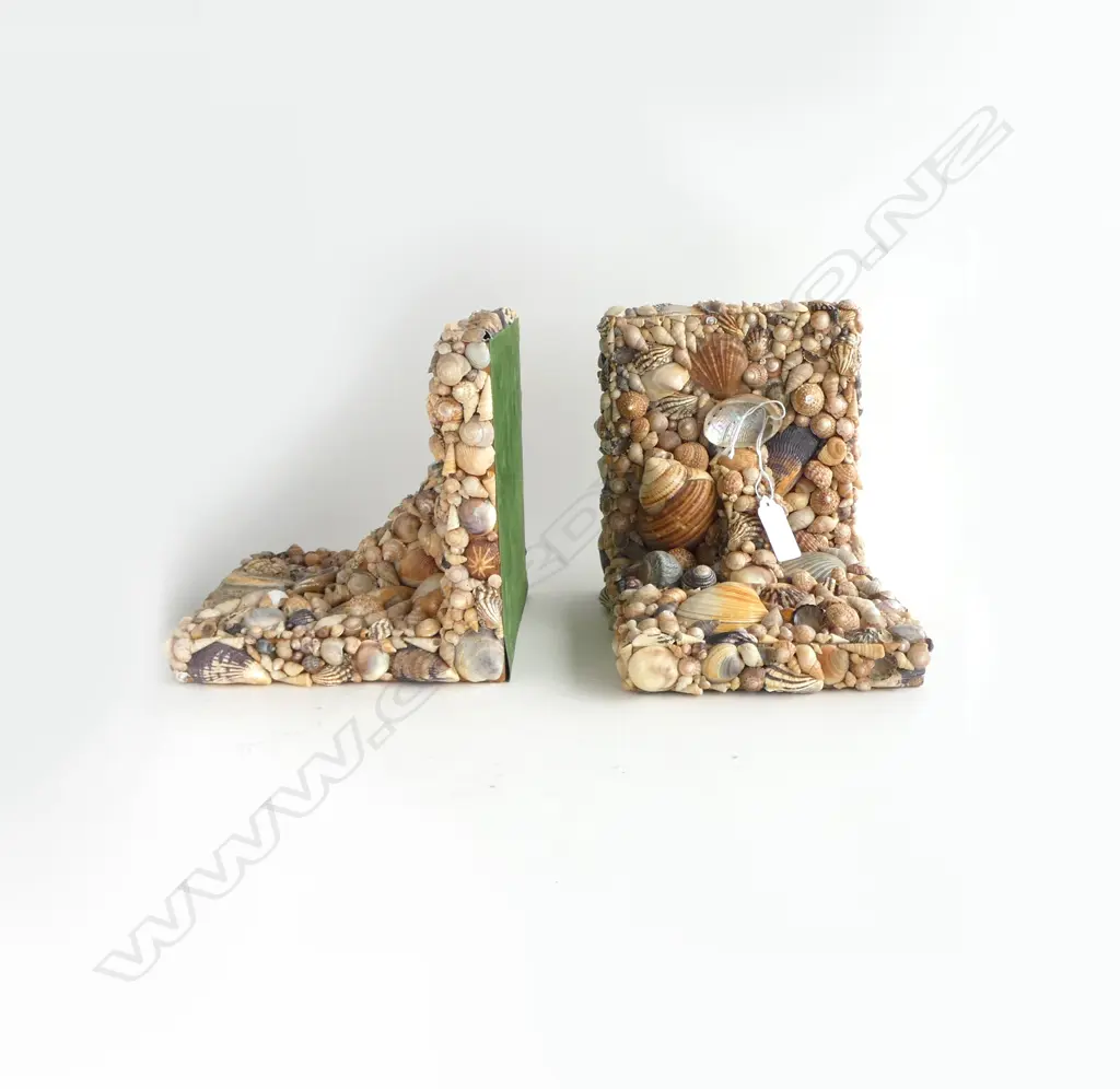 PR OLD LGE SHELL ENCRUSTED BOOKENDS W.145mm minor faults Image 1++