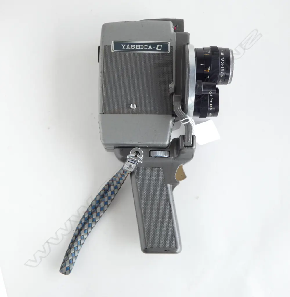 VINTAGE YASHICA-C FILM CAMERA w. BOOKLET Image 1++