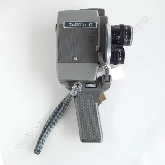 VINTAGE YASHICA-C FILM CAMERA w. BOOKLET