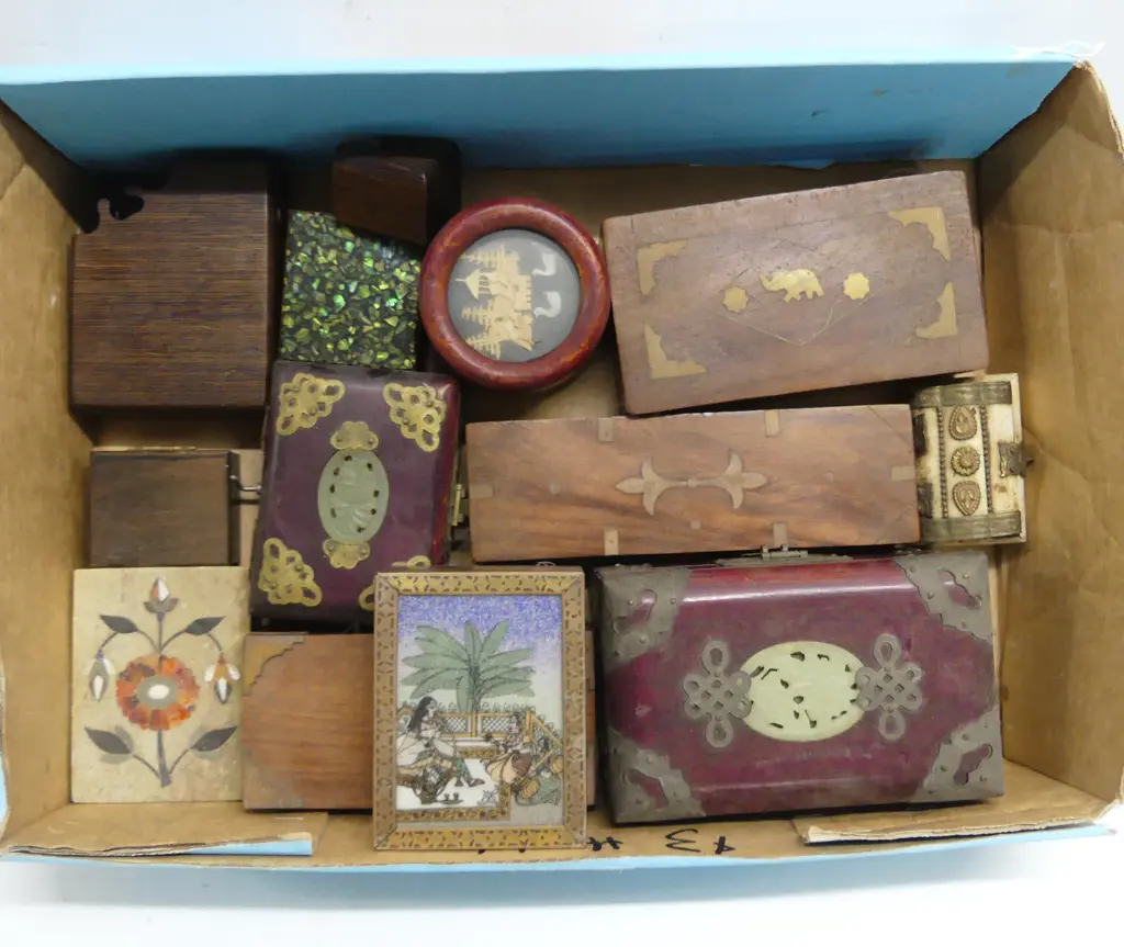 COLLECTION OF 12  TRINKET BOXES Image 1++