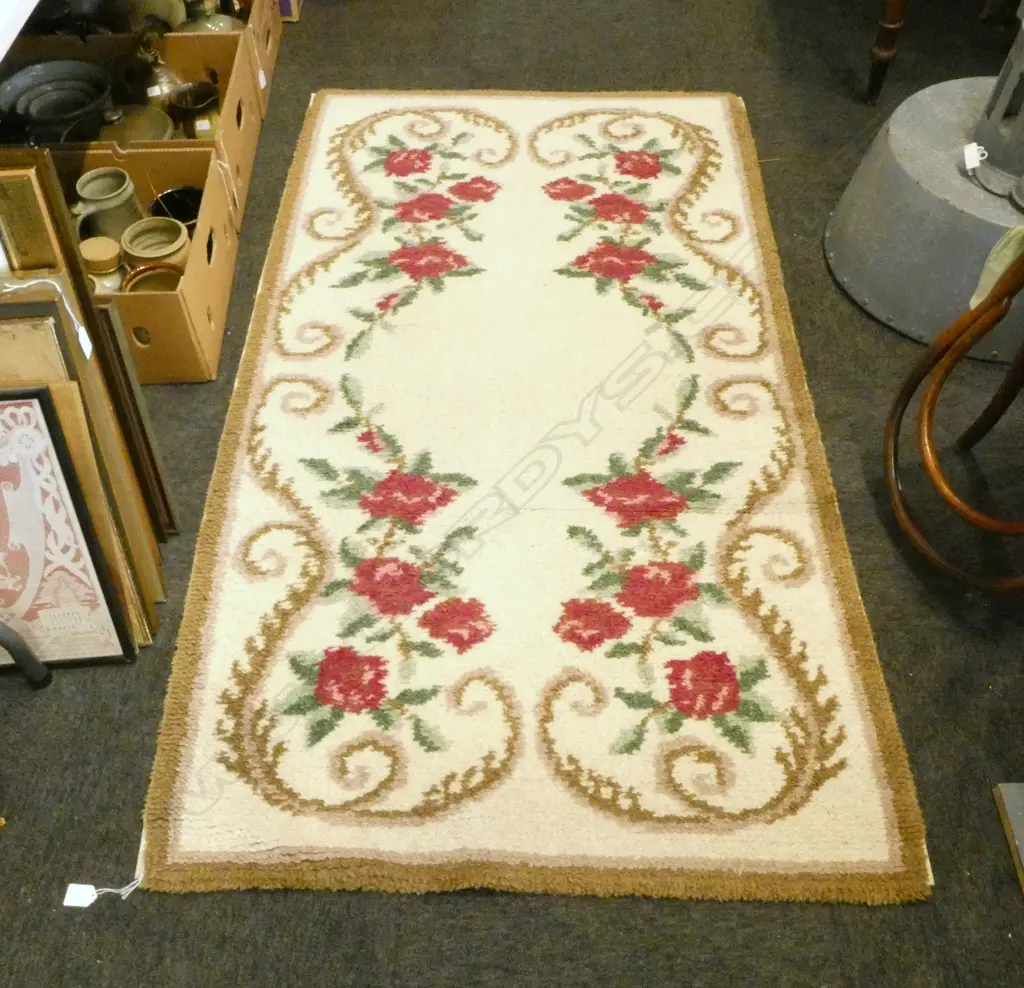 TUFTED RUG 1770x950mm Image 1++