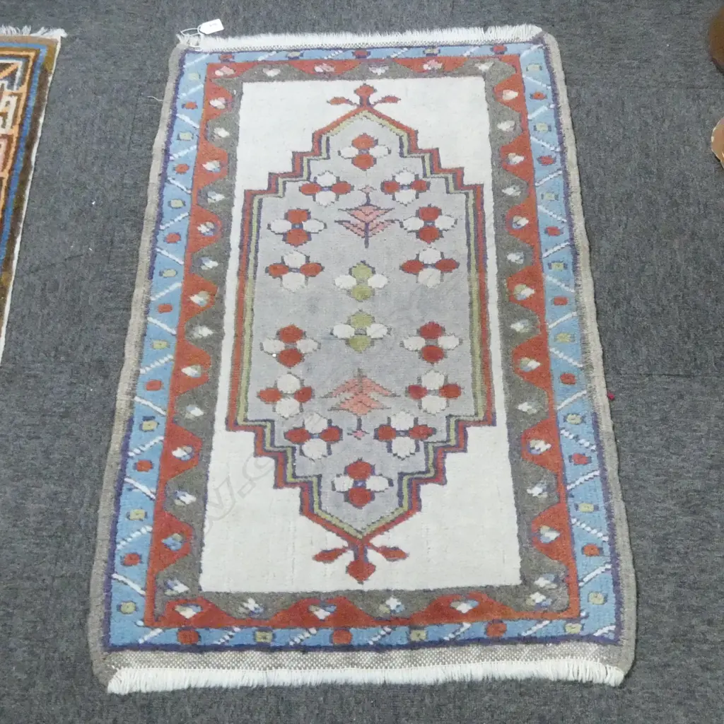 SMALL HAND KNOTTED ALL WOOL RUG 1000x660mm Image 1++