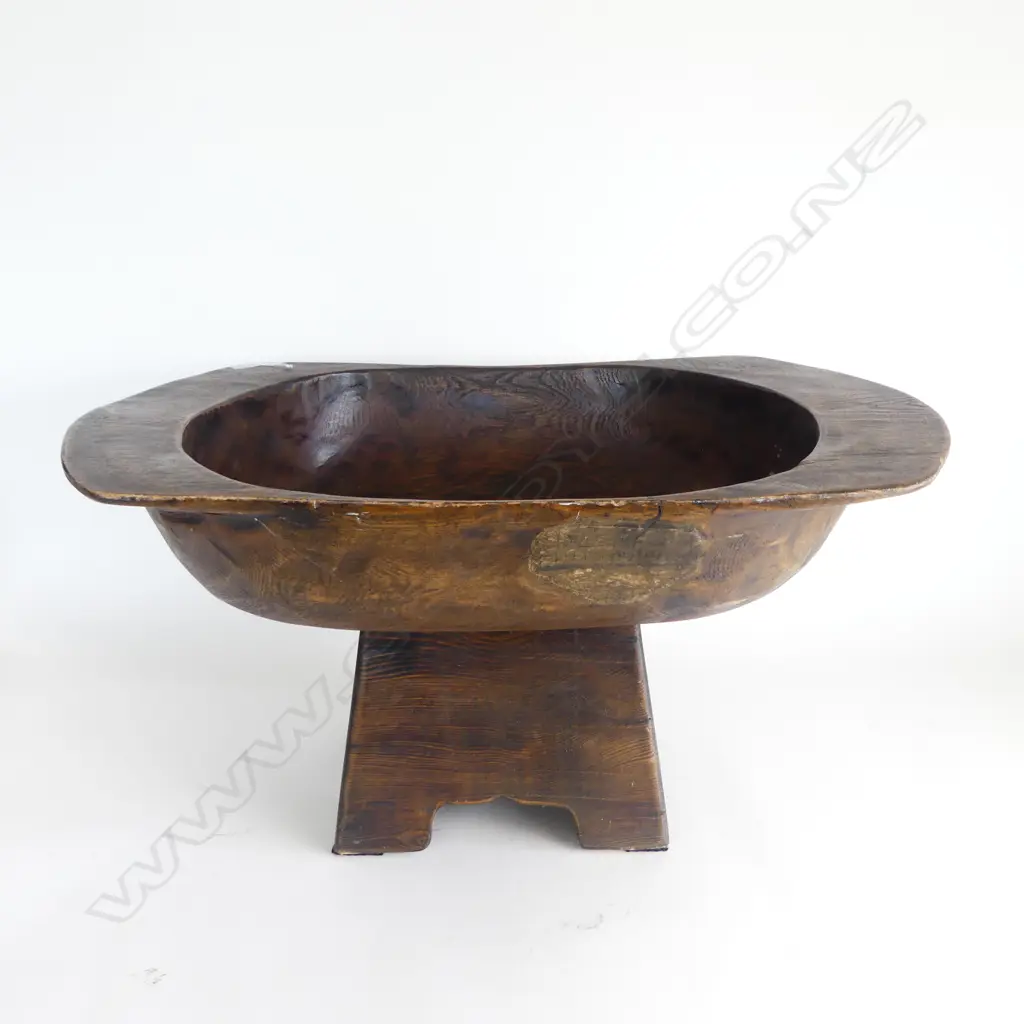 WOODEN FOOTED DOUGH BIN 625x410x325mm Image 1++