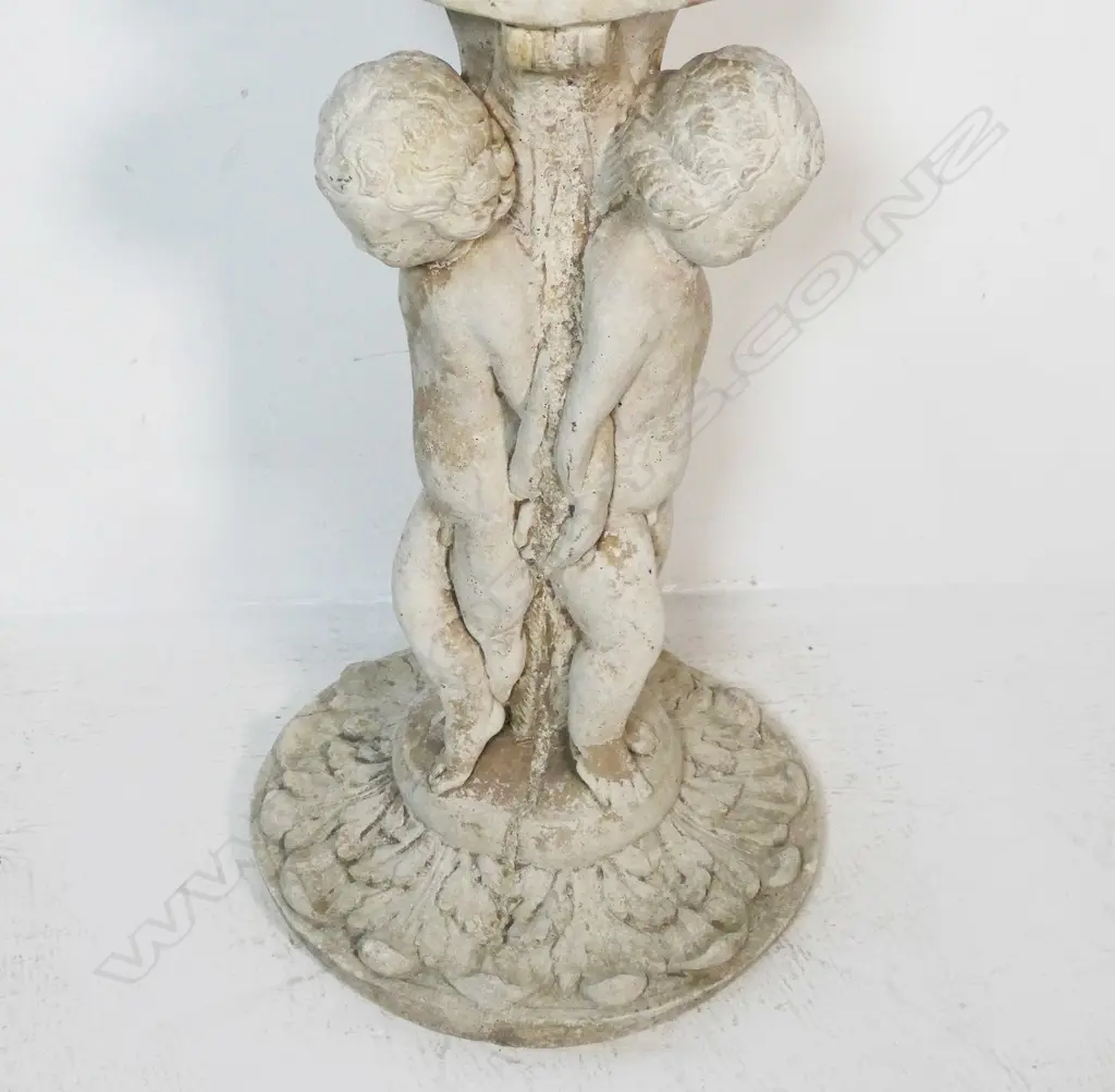CAST CONCRETE GARDEN ORNAMENT w. 3 CHERUB FIGURES H.630mm Image 1++