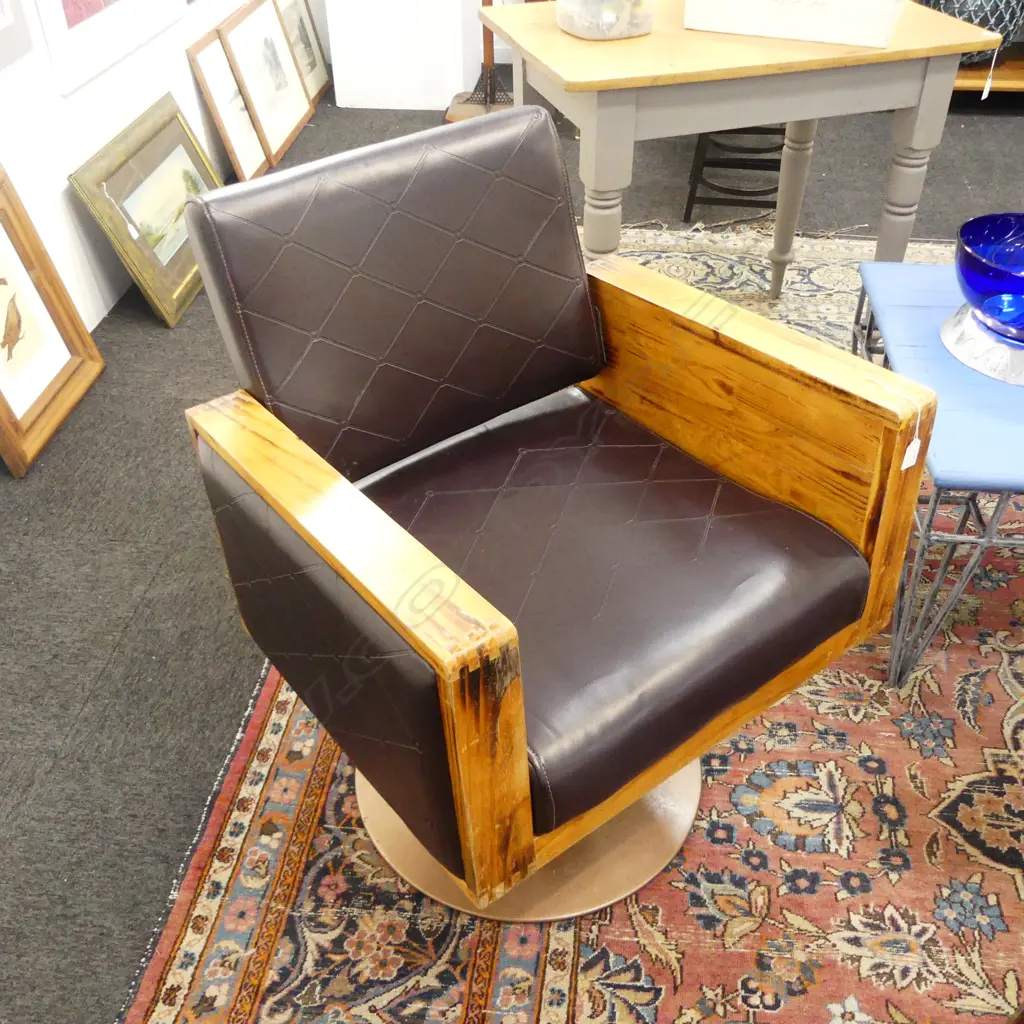 BARBERS CHAIR Image 1++