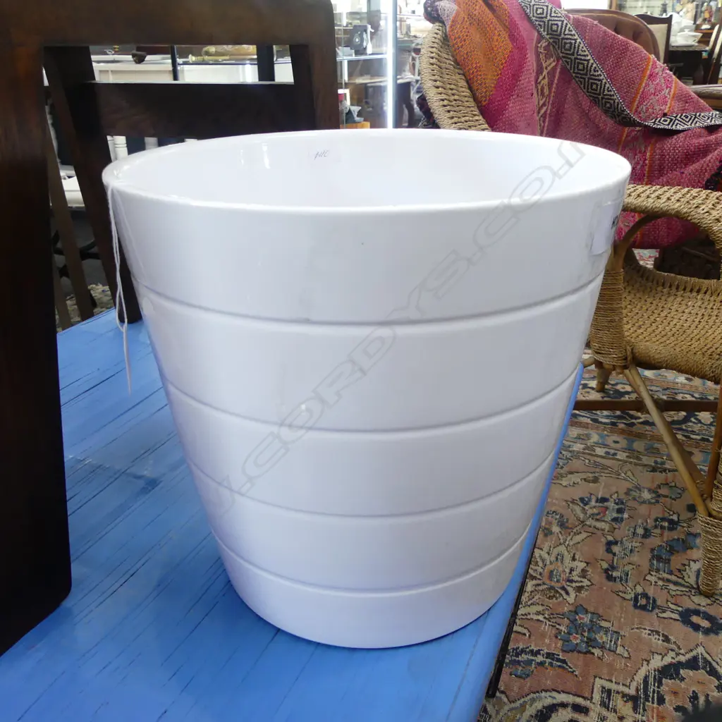 LG. CERAMIC IKEA PLANTER H.270 Dia.290mm Image 1++