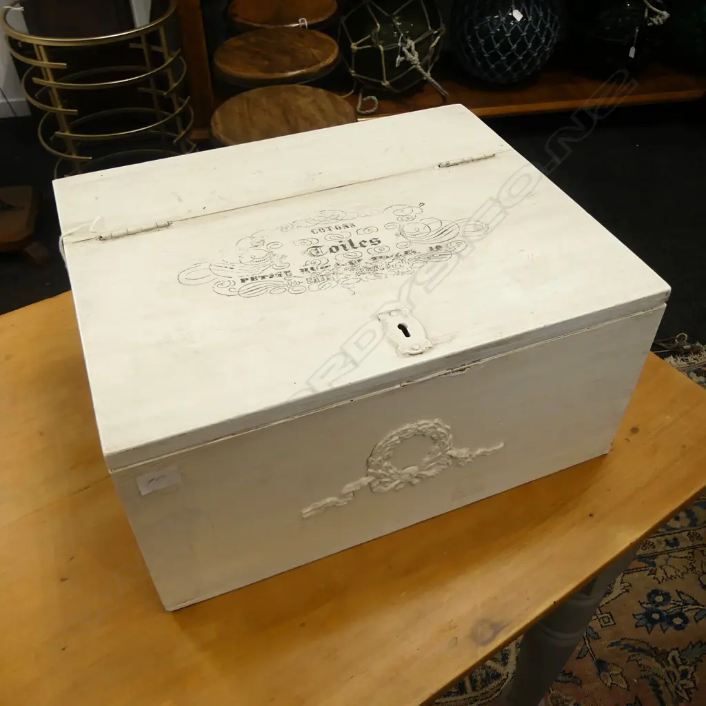 WHITE PAINTED WOODEN BOX w. 3/4 LID (NO KEY) 380x310x180mm Image 1++