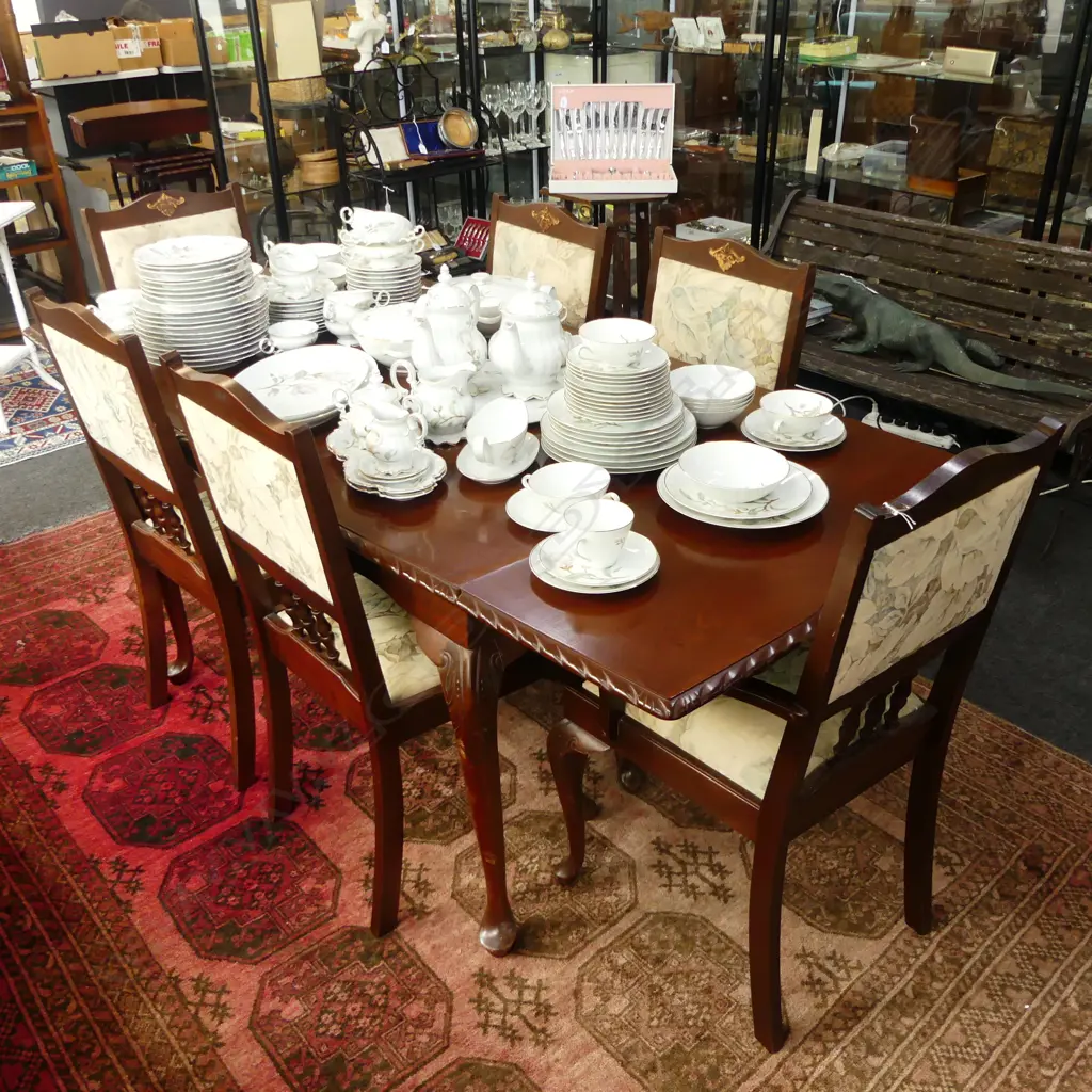 MAHOGANY EXTENDING DINING TABLE w. 6 CHAIRS (2 CARVERS), 1170x870x750mm Image 1++