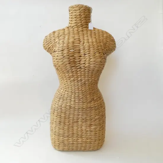 WOVEN WATER HYACINTH MANNEQUIN FIGURE H.750mm