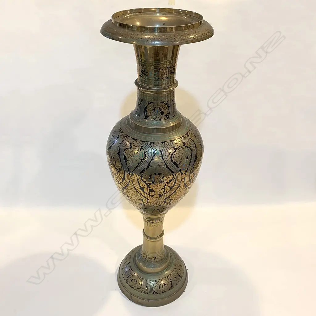 LG BRASS VASE H.610mm Image 1++