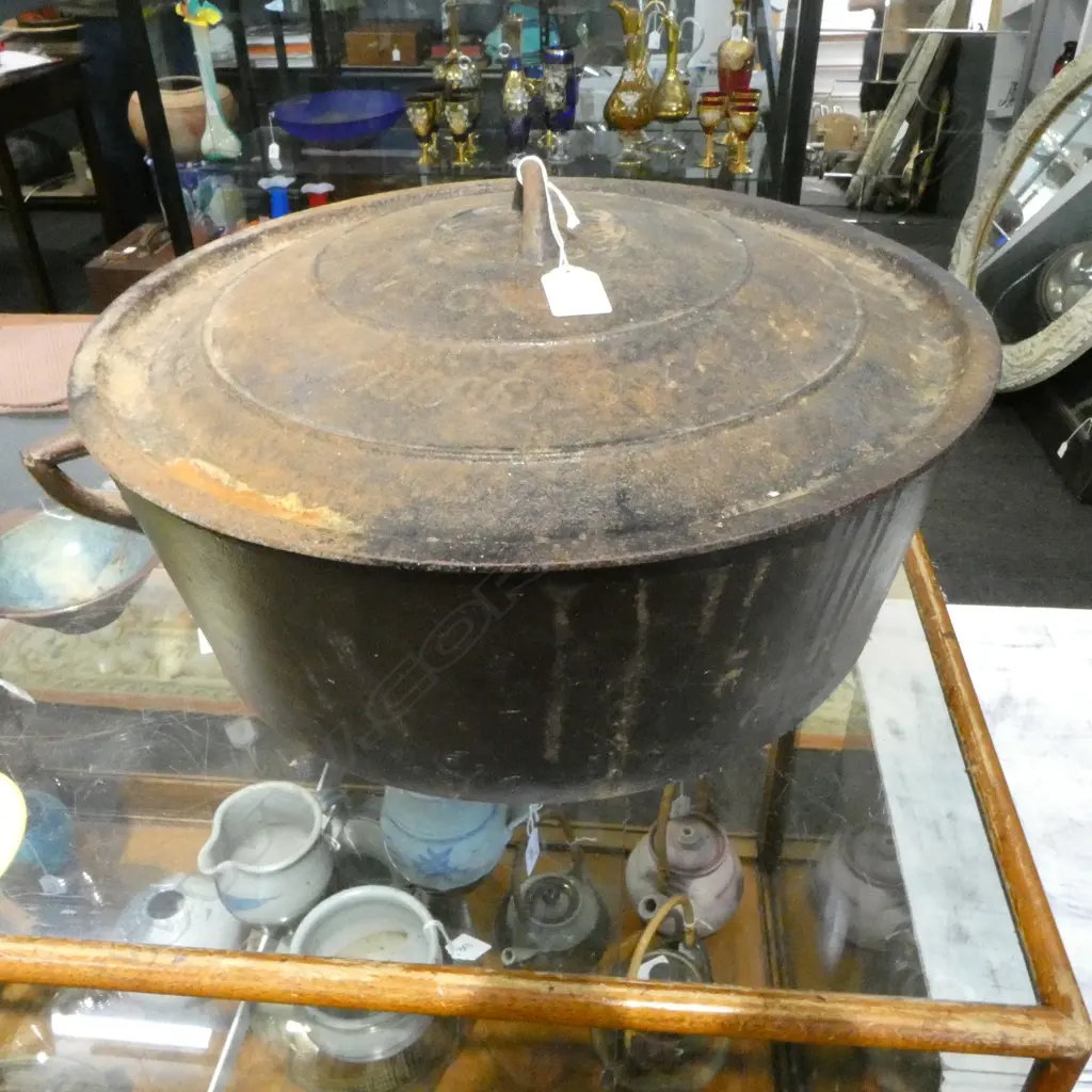 LG VINTAGE FALKIRK CAST IRON CAMP OVEN & GRIDDLE 410mm dia Image 1++