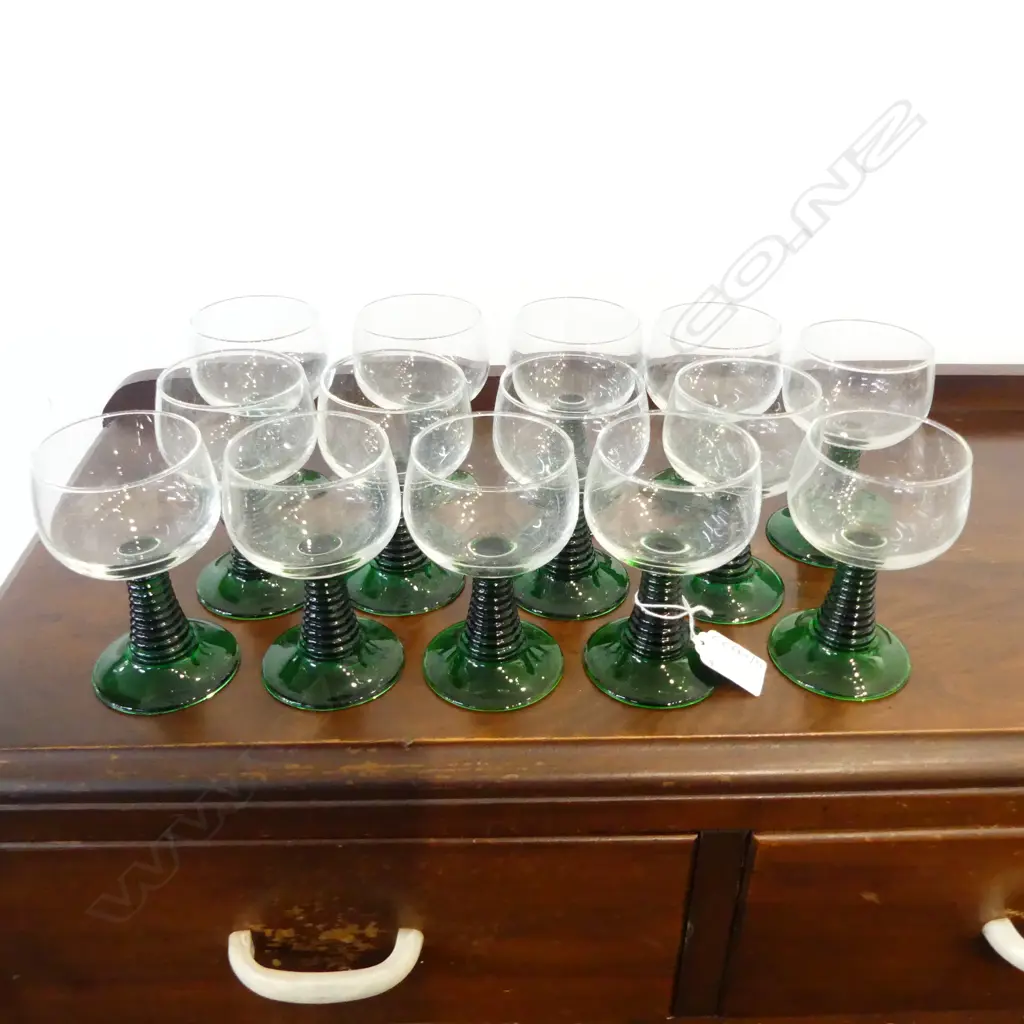14 GREEN STEM WINE GLASSES H.110mm Image 1++