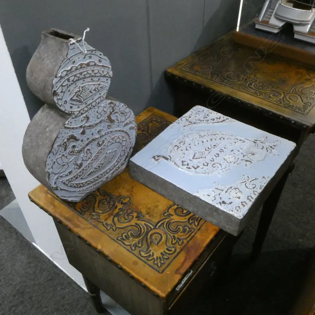 MODERN GLAZED TILE 290x290mm & VASE H.355mm Image 1++