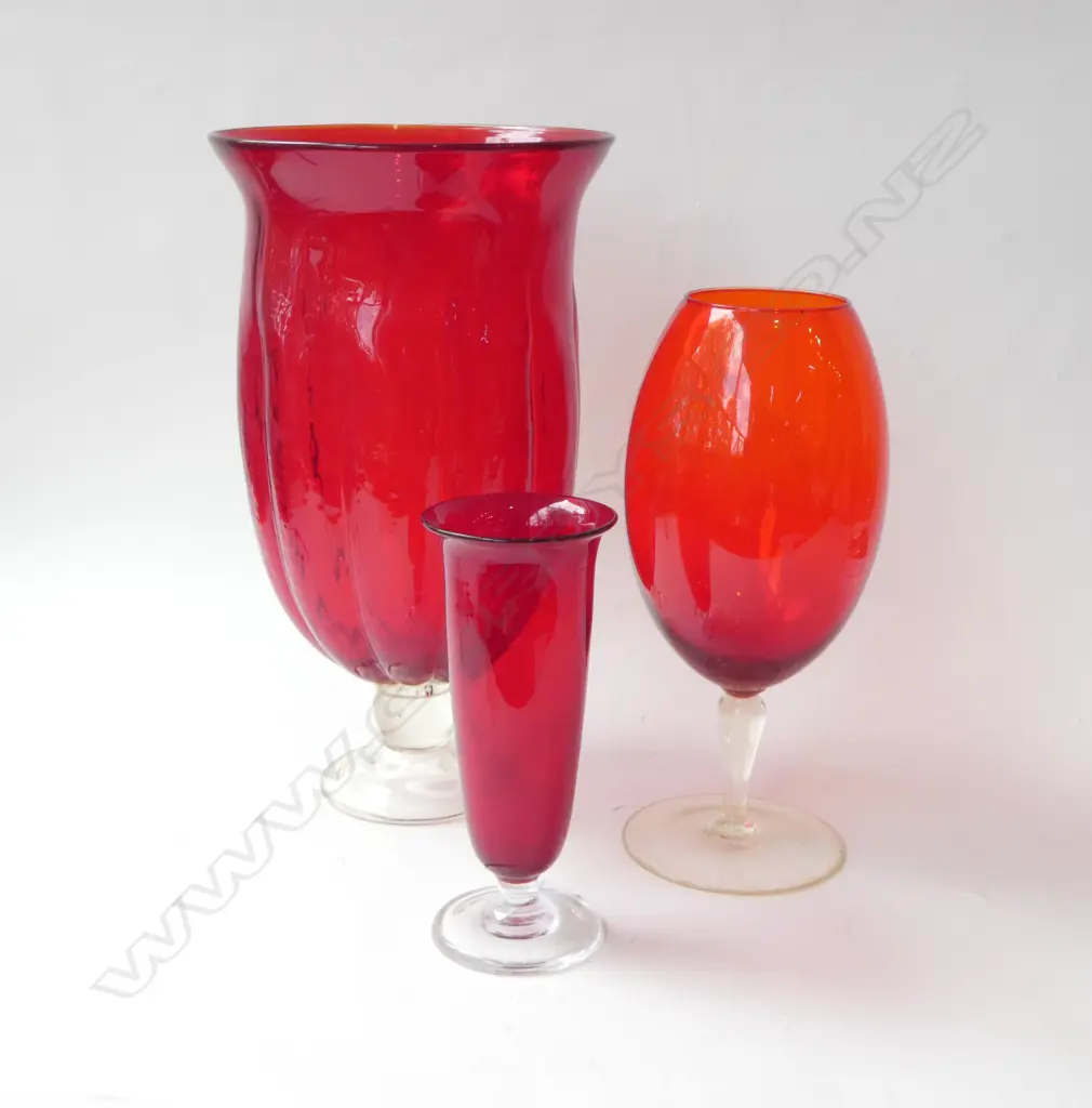 3 RED GLASS VASES H.435mm Image 1++