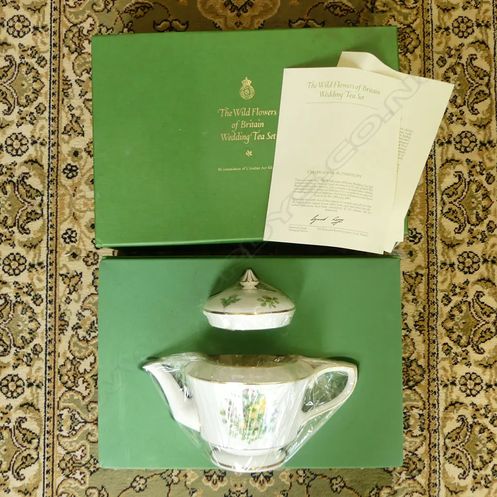 BOXED ROYAL WORCESTER 'WILD FLOWERS OF BRITAIN WEDDING TEA SET' ROYAL OAK TEAPOT Image 1++