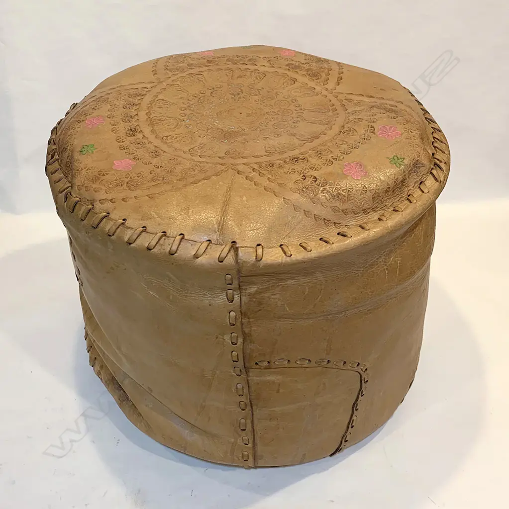 LEATHER POUF OTTOMAN H.320mm, 420mm dia Image 1++