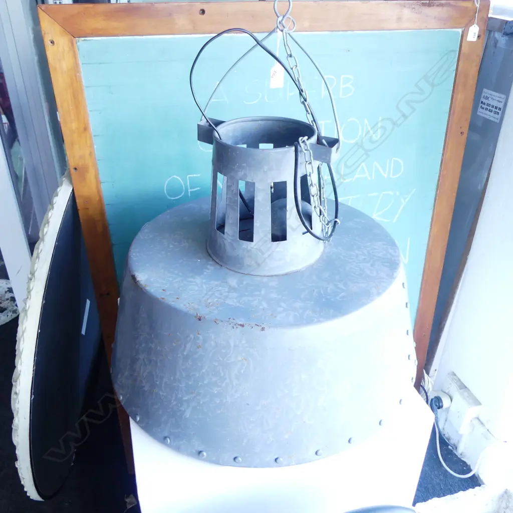 LG INDUSTRIAL STYLE LIGHT FITTING 600mm dia Image 1++