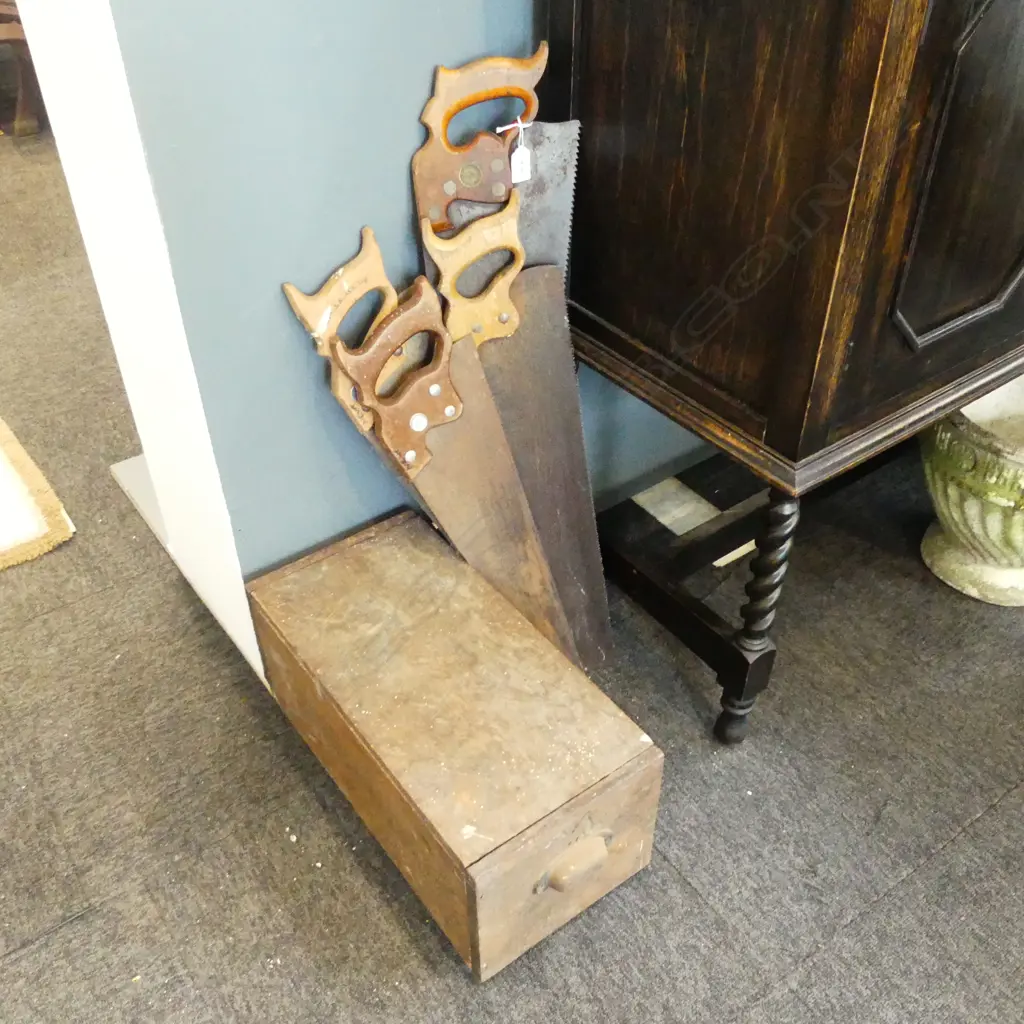 4 VINTAGE SAWS L.785mm + WOODEN CONTAINER L.480mm Image 1++