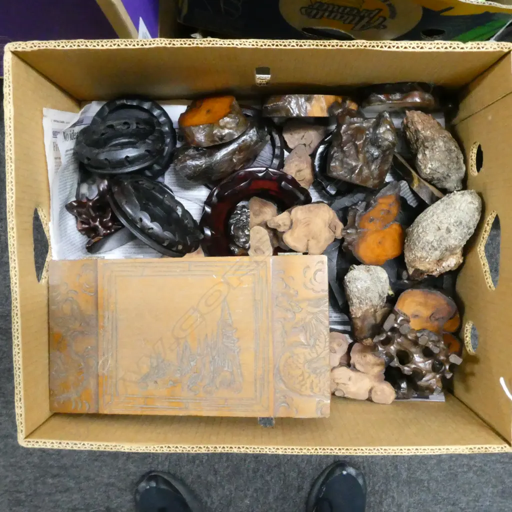 BOX OF ORIENTAL STANDS JEWERLRY BOX L300MM WOOD PCS ETC Image 1++