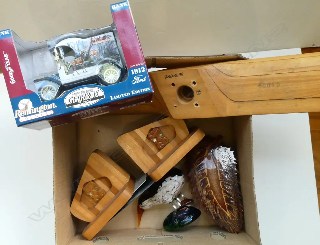 ART GLASS KIWI, 1912 FORD, PR WOODEN BOOKENDS, ETC Image 1++