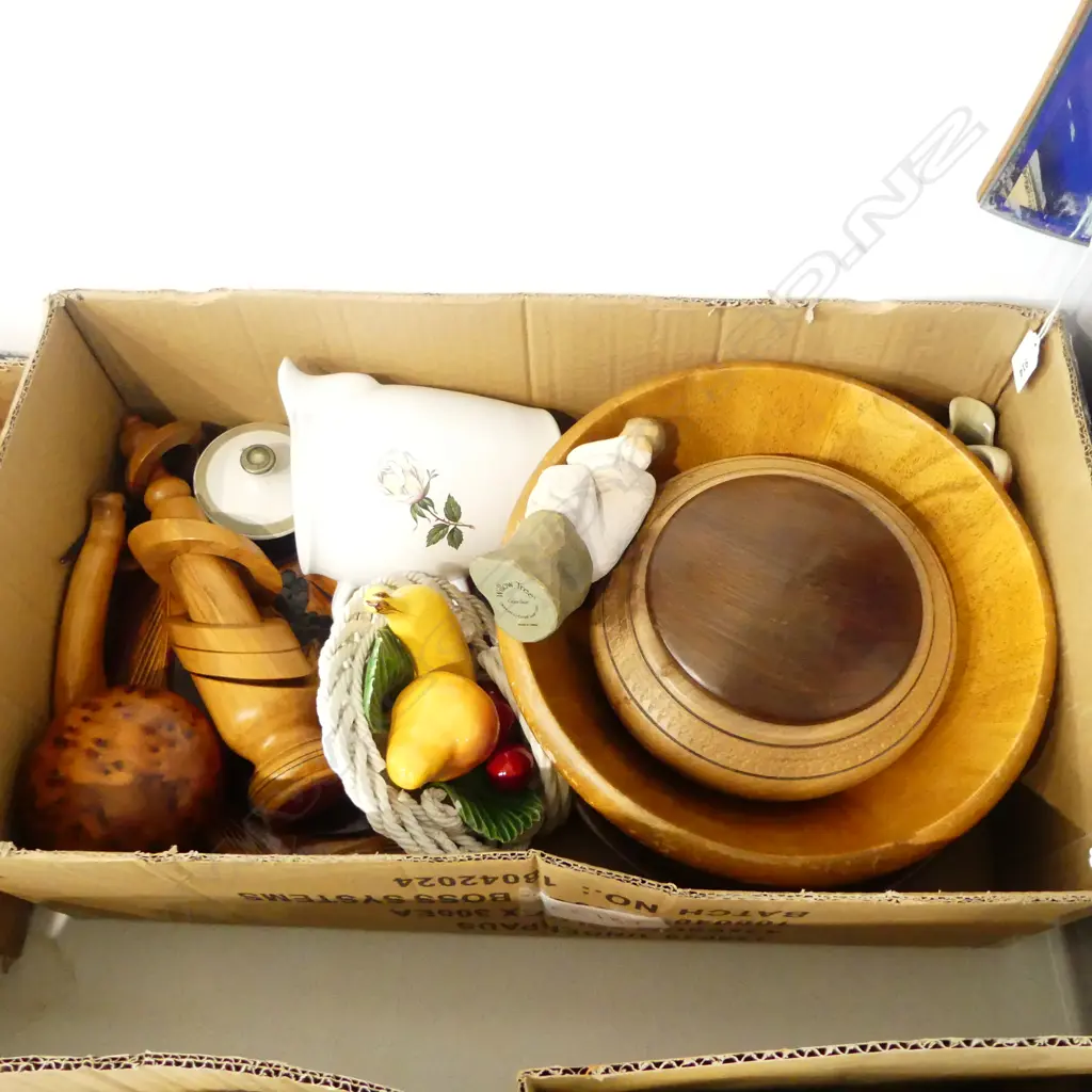 ASST. WOODEN ITEMS ETC Image 1++