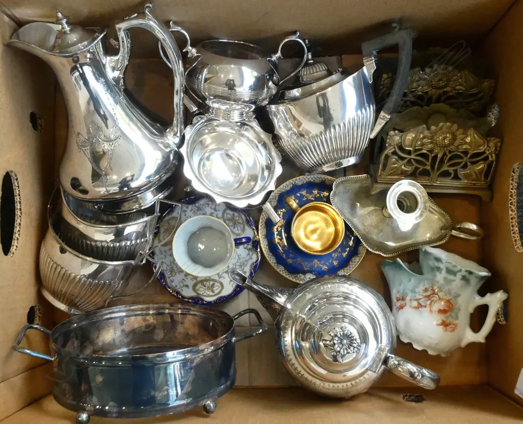 BOX OF MIXED EP CHINA BRASS ETC Image 1++