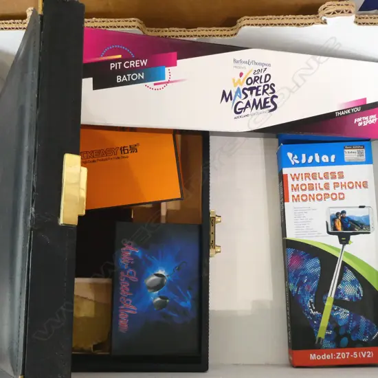 BOXED KEY RING  BOXED PHONE HOLDER  BOXED KEY FINDER BOXED CREW BATON  & LEATHER?  BOX  L300MM