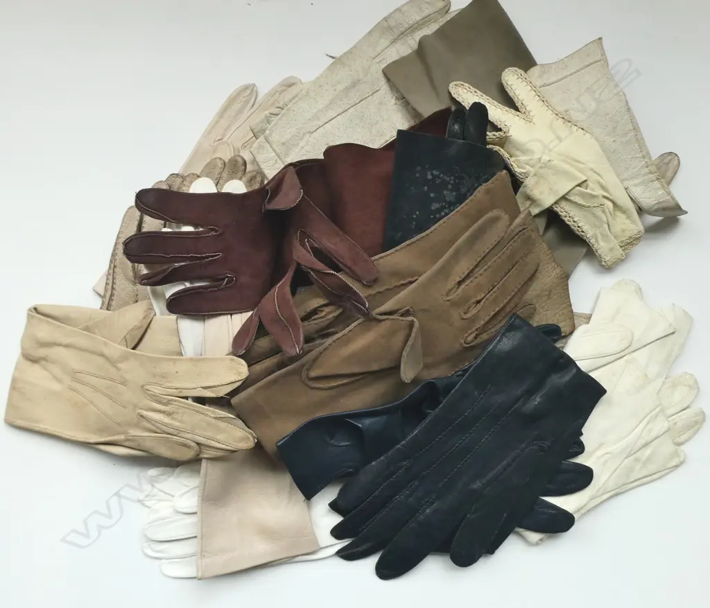 ASST. GLOVES Image 1++