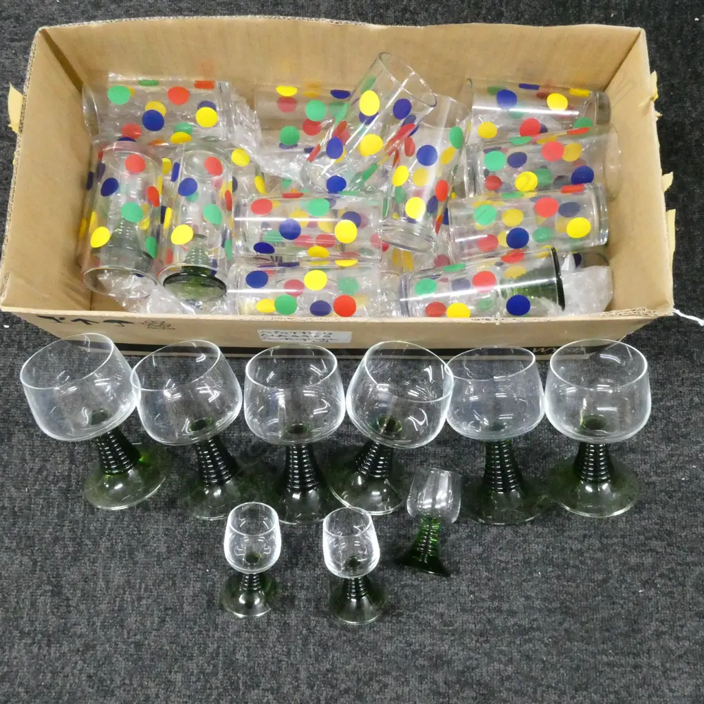 SPOTTED DRINKING GLASSES + 6 LG GREEN STEMMED WINE GLASSES H.135mm Image 1++