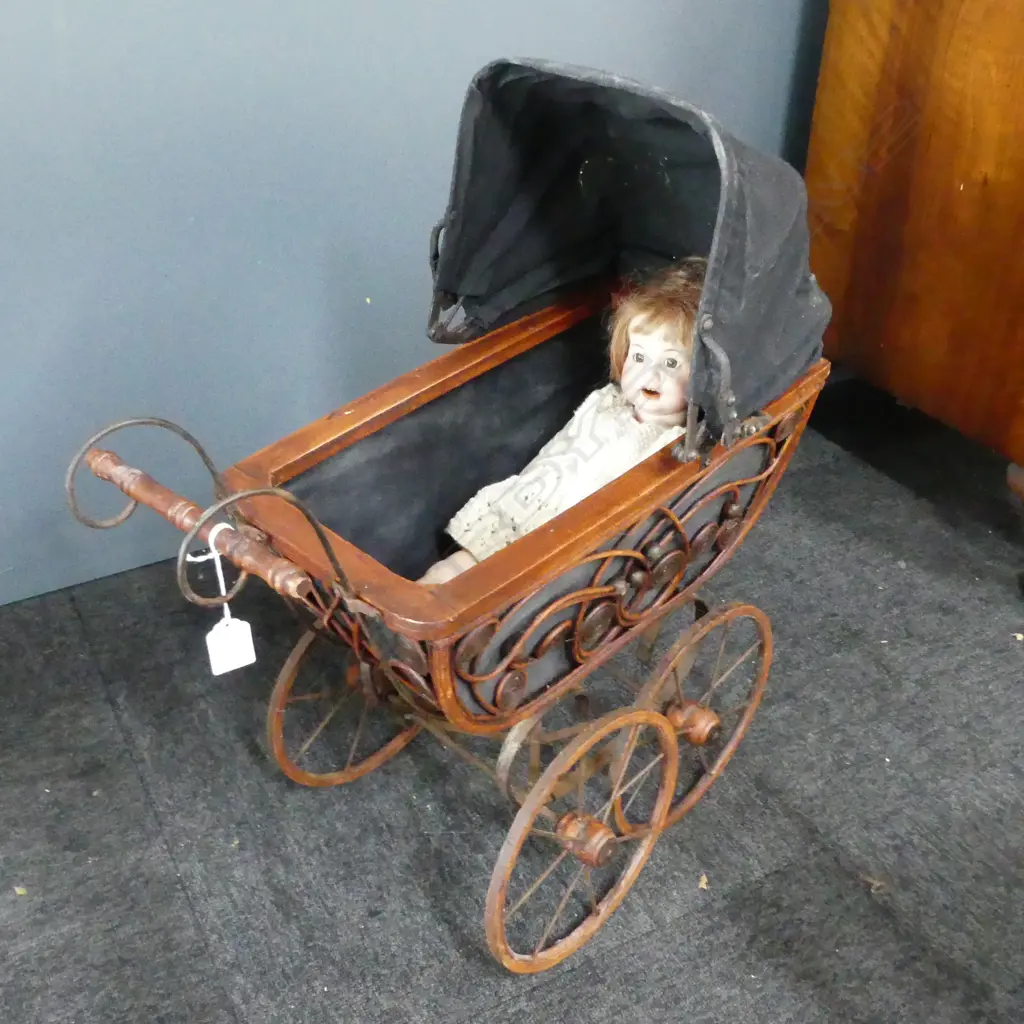 ANTIQUE STYLE PRAM 270x520x620mm + ANTIQUE KAMMER & REINHARDT DOLL L.360mm ankle repaired Image 1++